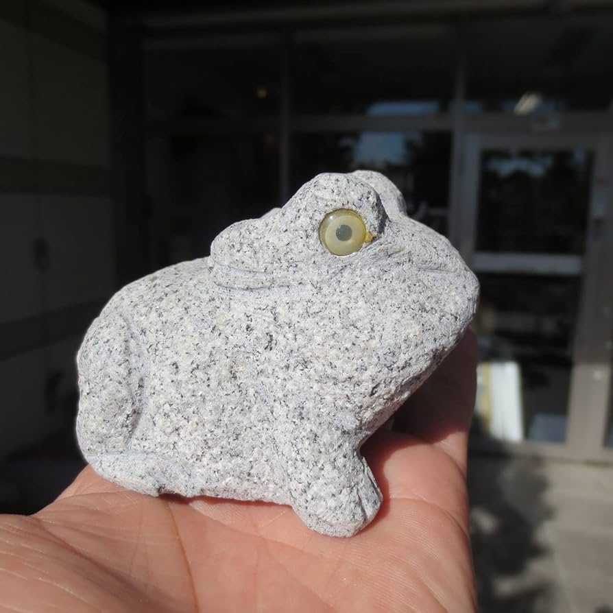 Amazon.co.jp: かえる カエル 置物 置き物 御影石 雑貨 蛙 グッズ 石の Amazon.co.jp: かえる カエル 置物 置き物 御影石 雑貨 蛙 グッズ 石の